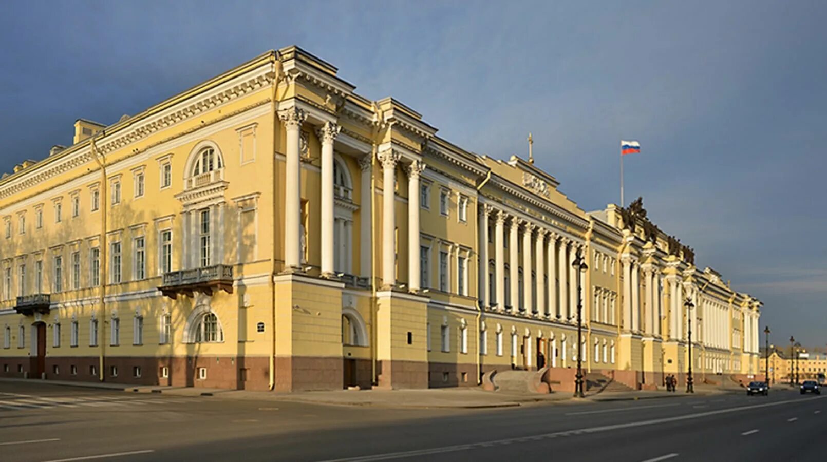 Здания правоохранительных органов. Сенат и Синод в Санкт-Петербурге. Здание Сената и Синода в Петербурге. Росси здание Сената и Синода. России Архитектор здание Сената и Синода.