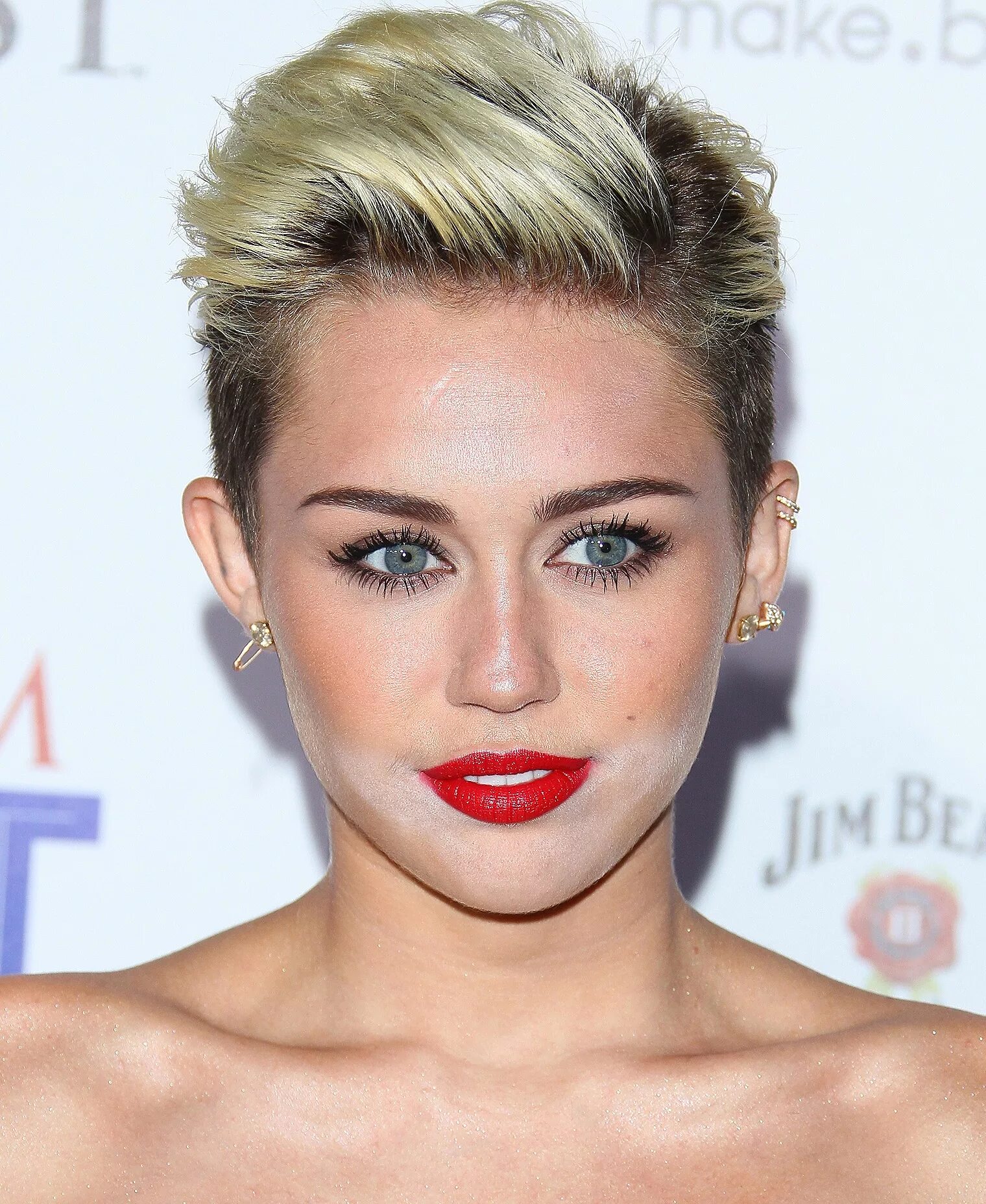 Обри о дэй aubrey o day. Ники минаж парики. Майли сайрус. Failure картинка. Макияж звезд.