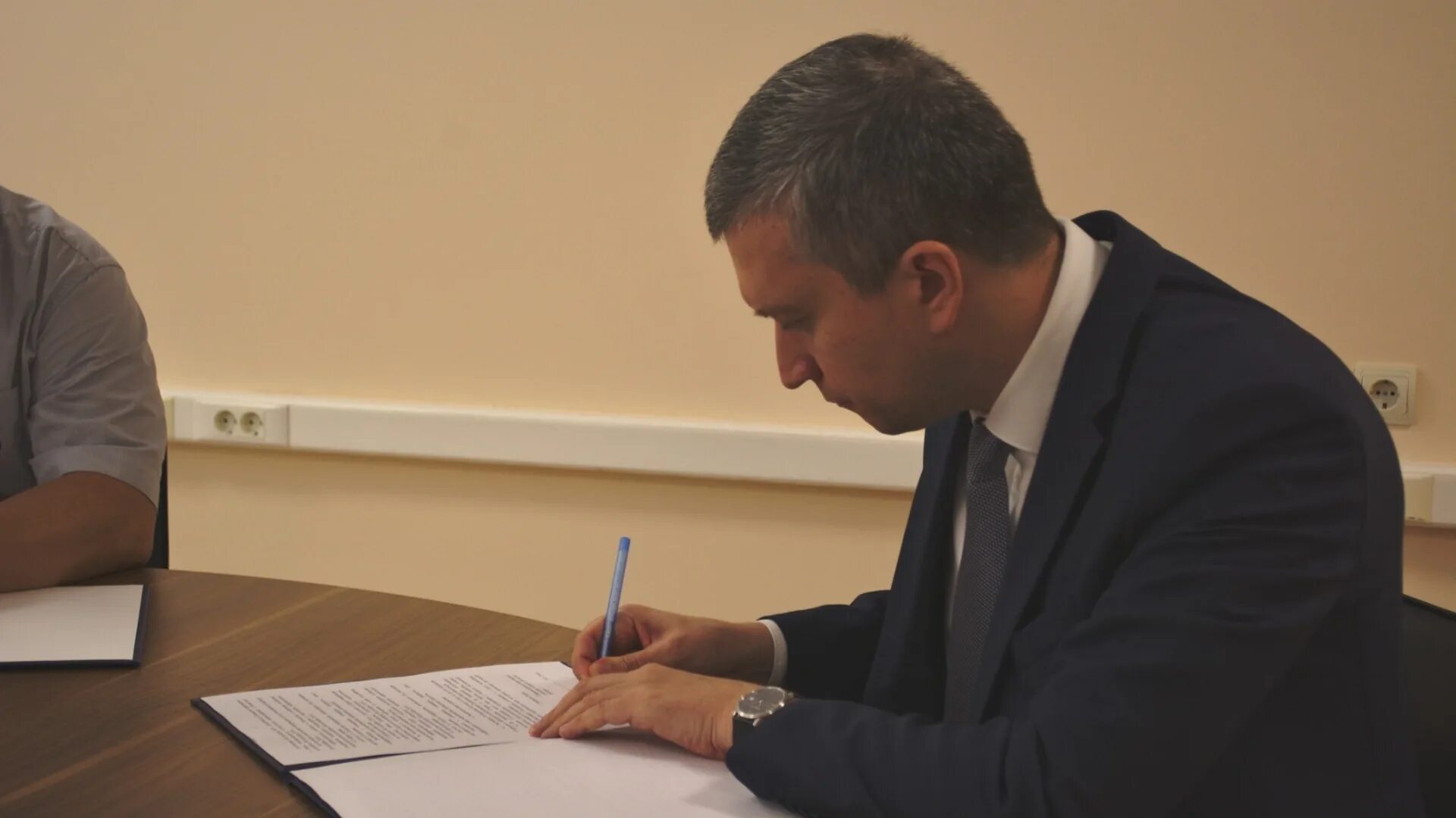 Новый директор увольняет. Управляющий ФСС Тюмени Поштаренко. Начальник полиции Новотроицка.