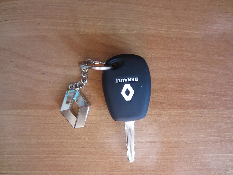 ключи в замке зажигания машина. ключ замка зажигания b50. ключ замка зажигания каптива 2013. иммобилайзер гольф 4 в ключе зажигания. чип ключа зажигания ssangyung action sports.