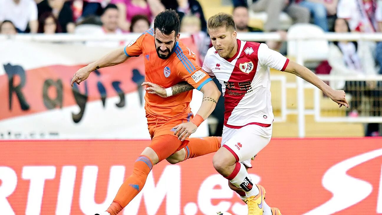 Janulka валенсия. Райо вальекано вратарь. Райо вальекано валенсия. Футбольный матч. Райо вальекано.