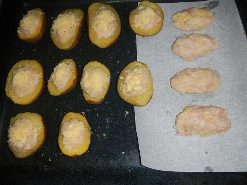 Картофель запеченный в фарше рецепт. Картофель запеченный в фарше рецепт. Фаршированный картофель с фаршем в духовке. Картофель фаршированный фаршем. Картофель кружочками с фаршем в духовке.