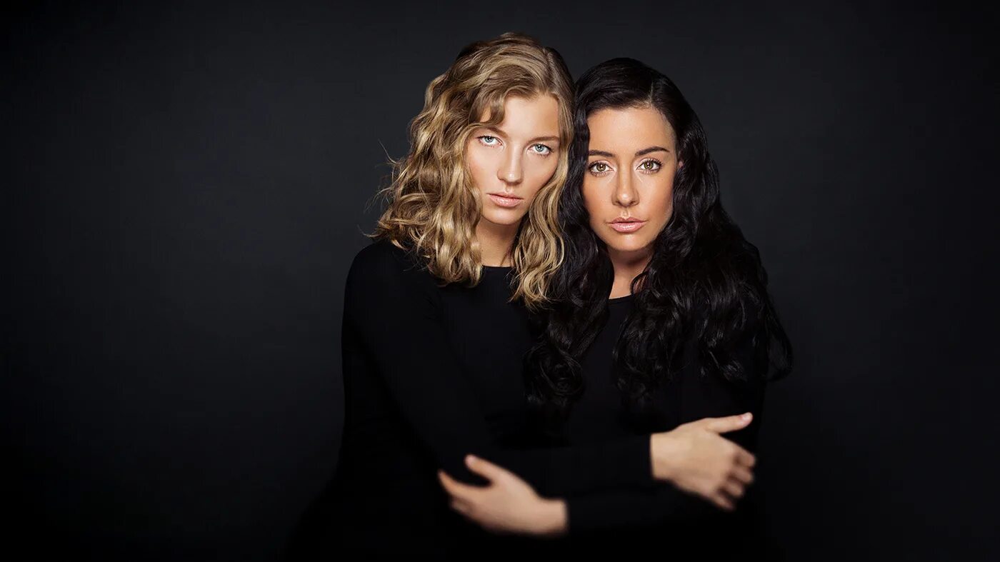 Солистки группы 2 маши. 2маши распались 2022. Маша какую песню поет. 2маши распались 2022. Маша какую песню поет.