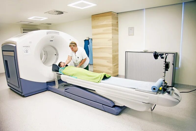 Pet ct. Позитронно эмиссионная томография почек. ПЭТ кт аппарат радиоизотопы. Томограф кт Блохина. ПЭТ кт с контрастированием.