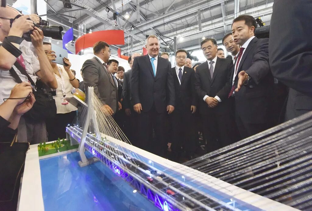 Кубок иннопром 2025. Иннопром. российско-китайское экспо. vii российско-китайское экспо. иннопром фото.