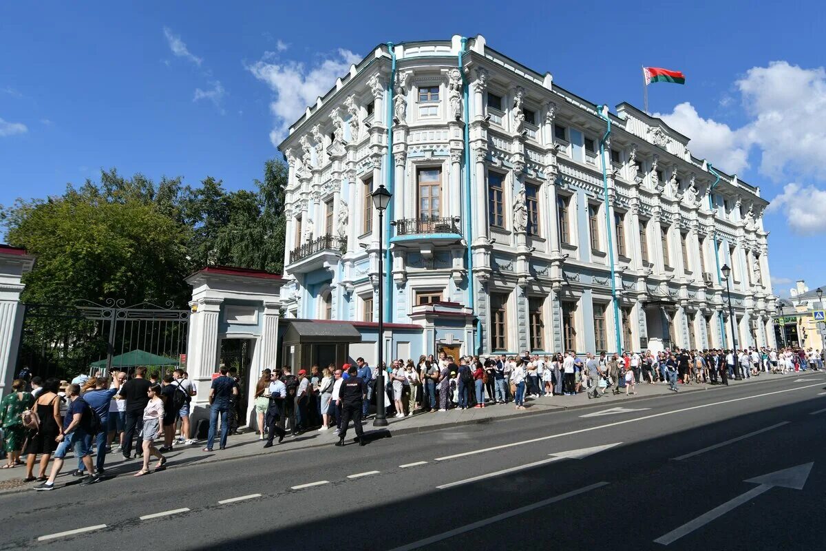 Посольство рб в рф. Посольство Белоруссии в Москве. Посольство в белорусское белорусское Москве. Армянский переулок посольство. Посольство Минска в Москве.