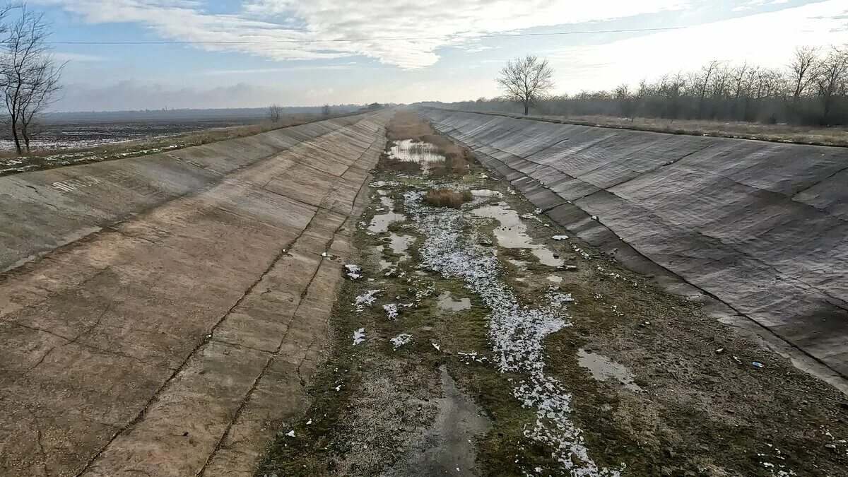 Крымский канал крым. Исток Северо Крымского канала. Северо Крымский канал. Северо Крымский канал 2014. Крымский канал Исток.