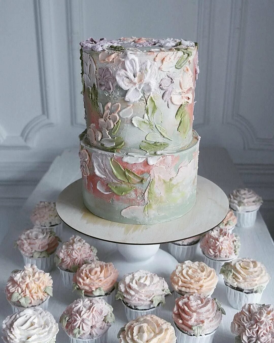 Декор торта мазками. Торт с цветами. Декор торта кремовыми цветами. Украшение торта акварельными мазками. Крем масло для цветов