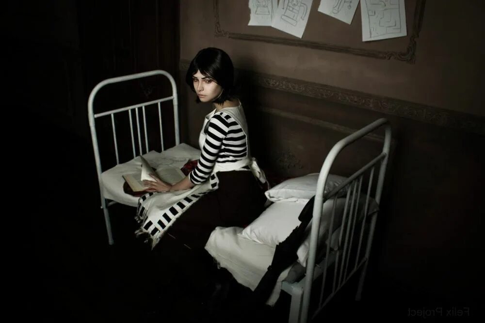 Алиса психушка. Алиса лидделл madness returns психбольница. Алиса психушка. Alice asylum дата выхода. Алиса лидделл в смирительной рубашке.