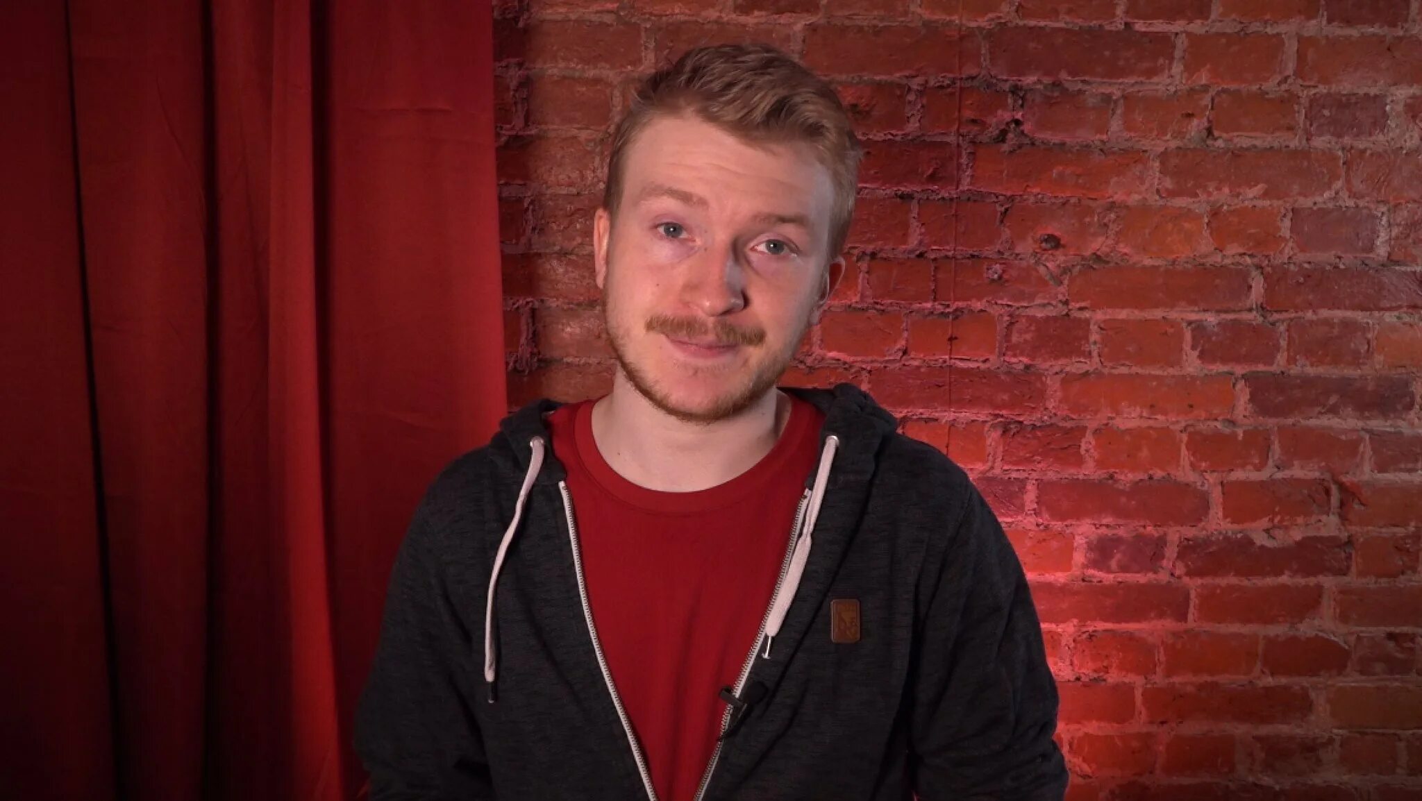 Стендап комик дедищев. Чебатков стендап. Стендап комик поперечный. Павел дедищев камеди клаб. Чебатков стенд ап.