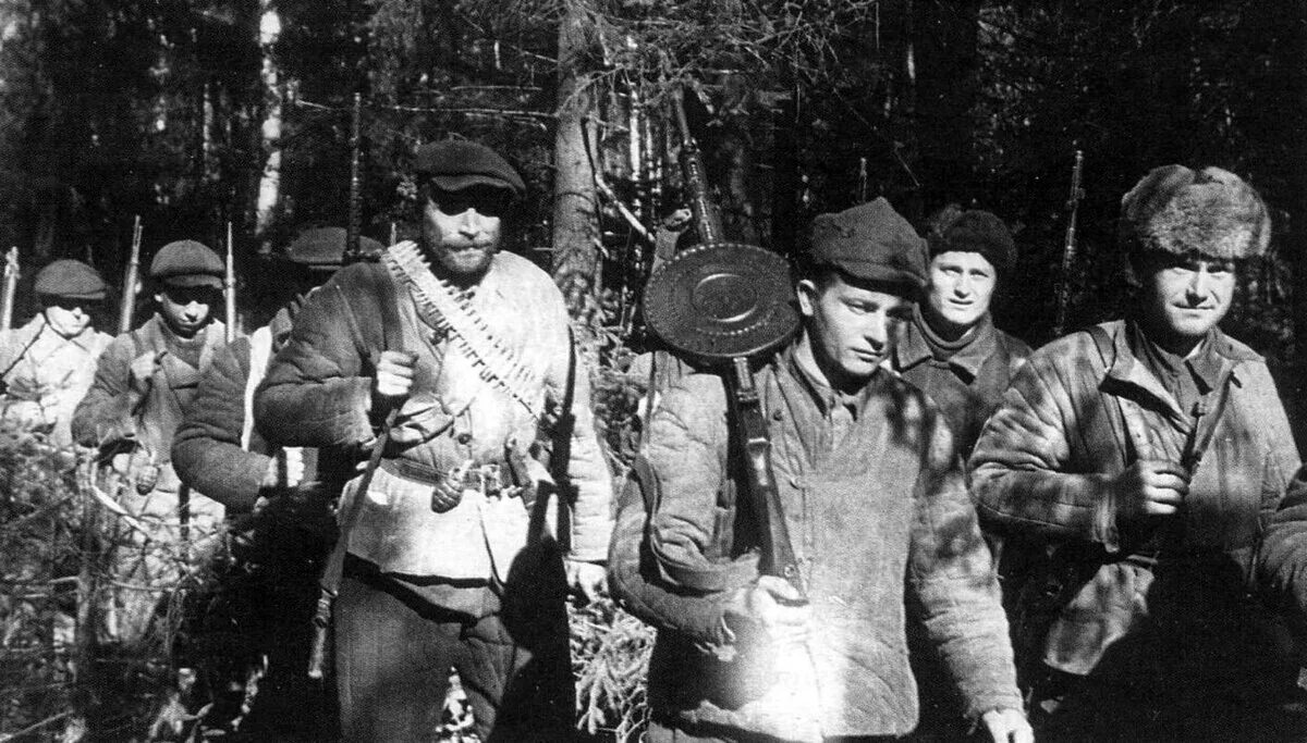 Партизанское движение 1941-1945. 29 Июня день Партизан и подпольщиков. Партизаны 1941 Смоленской. Брянские Партизаны 1941.