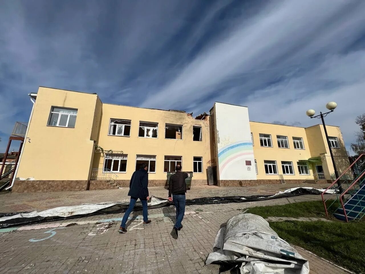 Обстрелян торговый центр шебекино. Российская улица. Шебекино белгородская что произошло. Город шебекино белгородской области. Шебекино торговый центр.