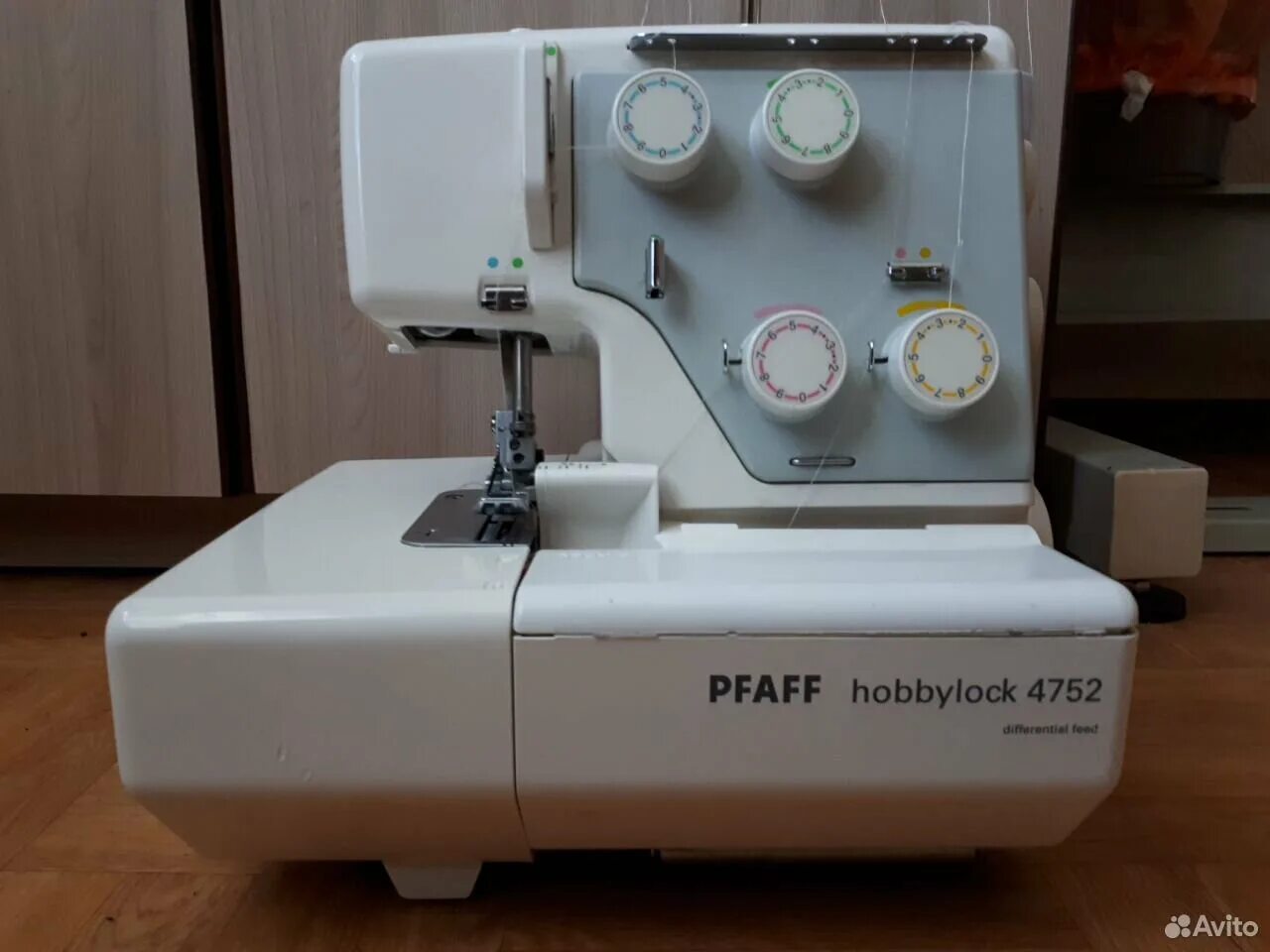 Оверлок hobbylock. Оверлок pfaff hobbylock 4752. pfaff 4752. оверлок pfaff 4752 hobbylock нож. оверлок pfaff 4752 hobbylock нож на него.