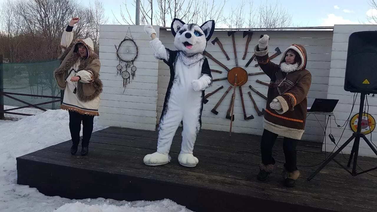 Хаски сказки разбор. Хаски-Лэнд Елыкаево. Парк хаски Лэнд в Крылатском. Хаски Лэнд Кемерово Елыкаево. Парк сказка в Крылатском хаски Лэнд.