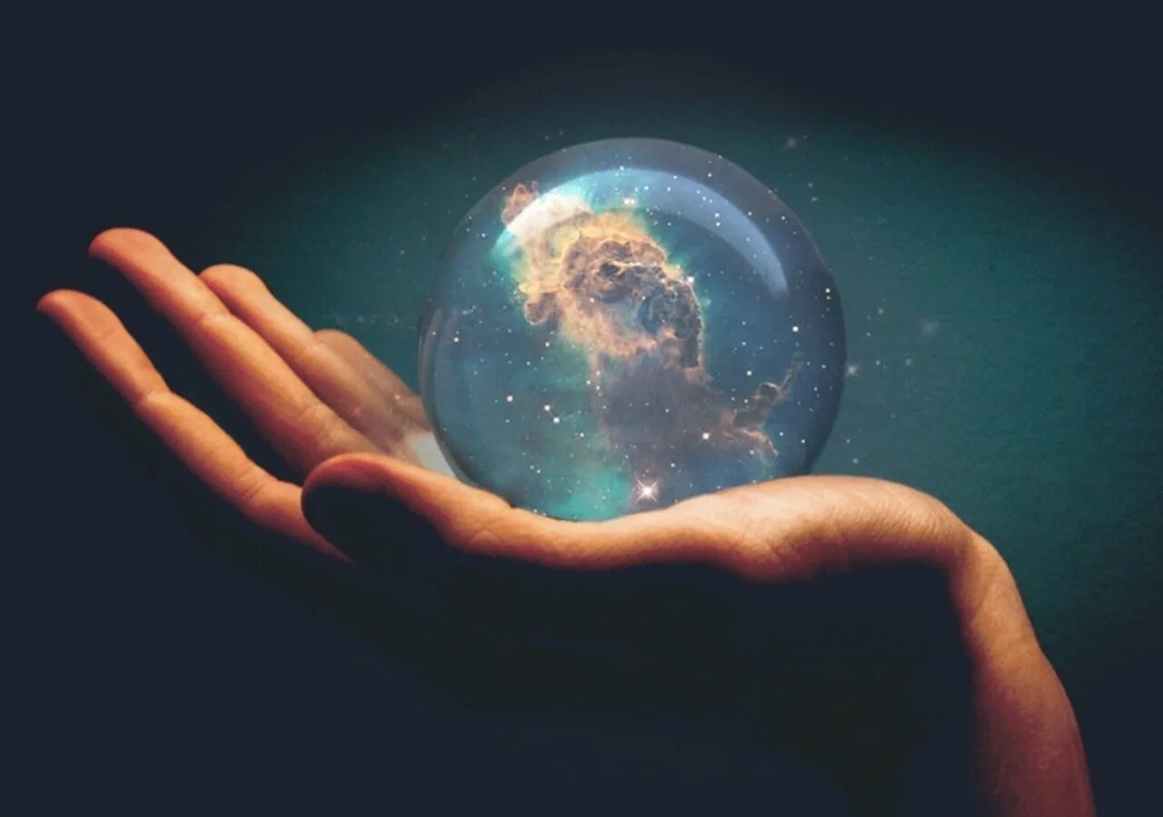 Вселенная в руках. Планета в руках. Планета в руках человека. Вселенная в руках человека. Сфера притяжения