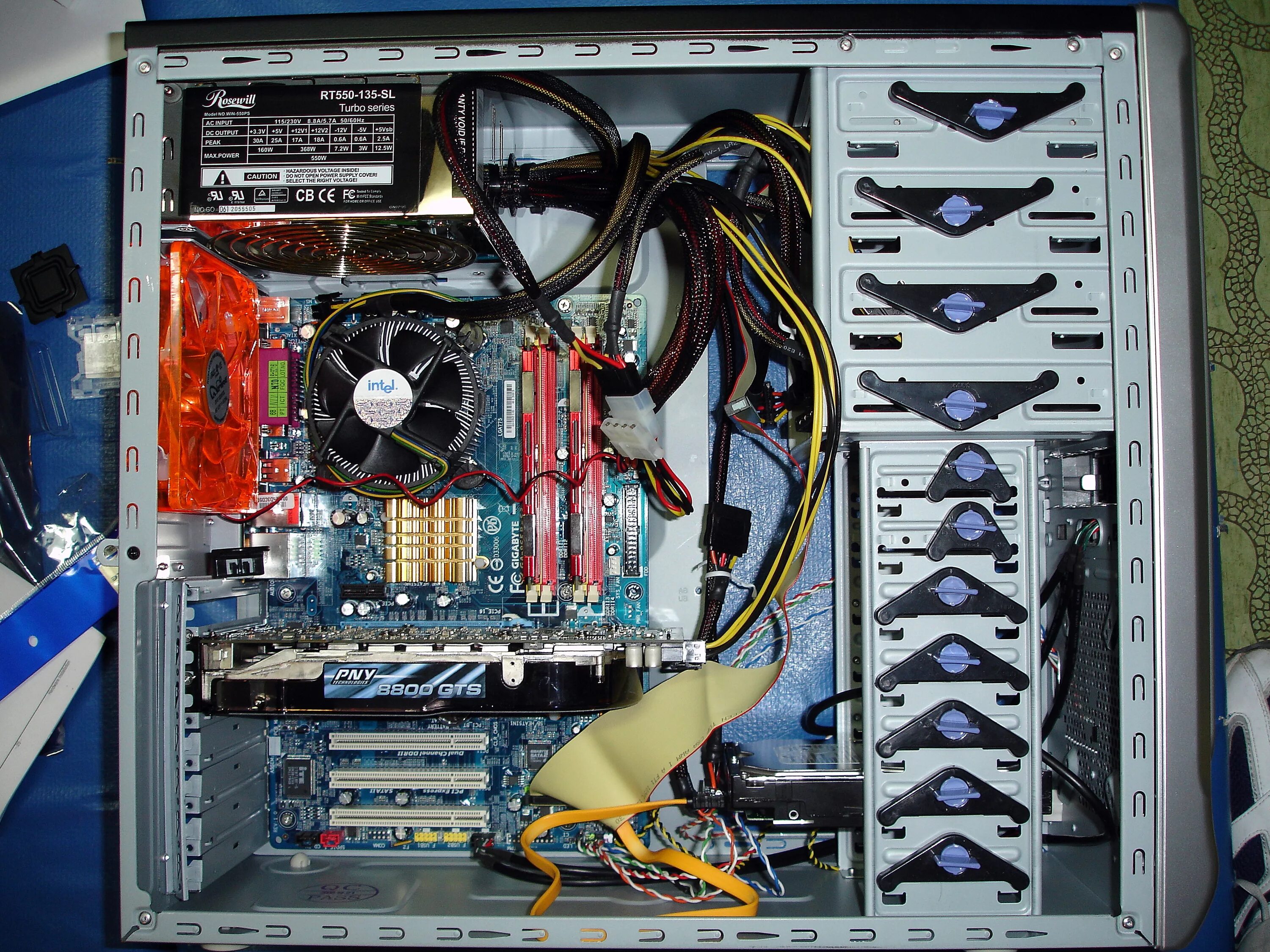 Inside the computer. Компьютер изнутри. Комплектующие внутри системного блока. Компьютеры и комплектующие процессор. Inside компьютер.