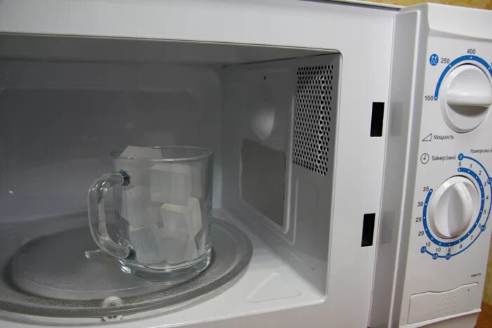 волос в микроволновке. можно ли растопить свечу в микроволновке. воск для разогрева в микроволновке. белый шоколад растопленный. темперирование в микроволновой печи.