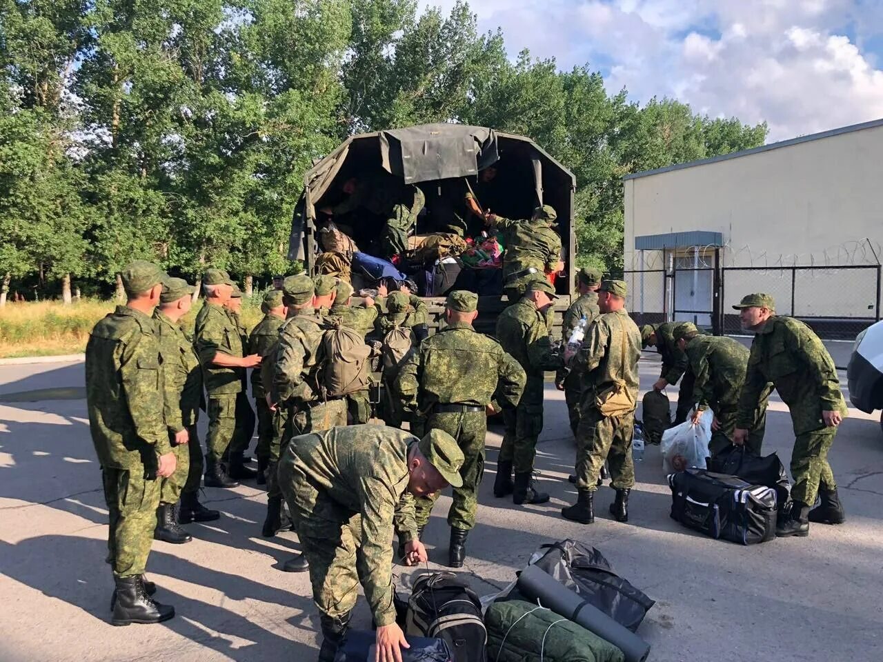 Добровольцы всо. Казаки оренбург добровольцы.