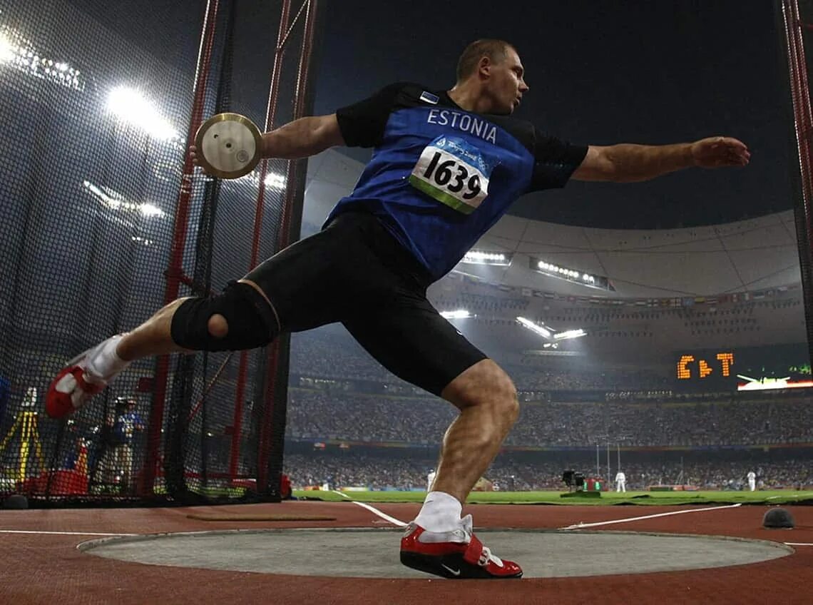 Метание диска в легкой атлетике. Discus Throw. Метание диска вид спорта.