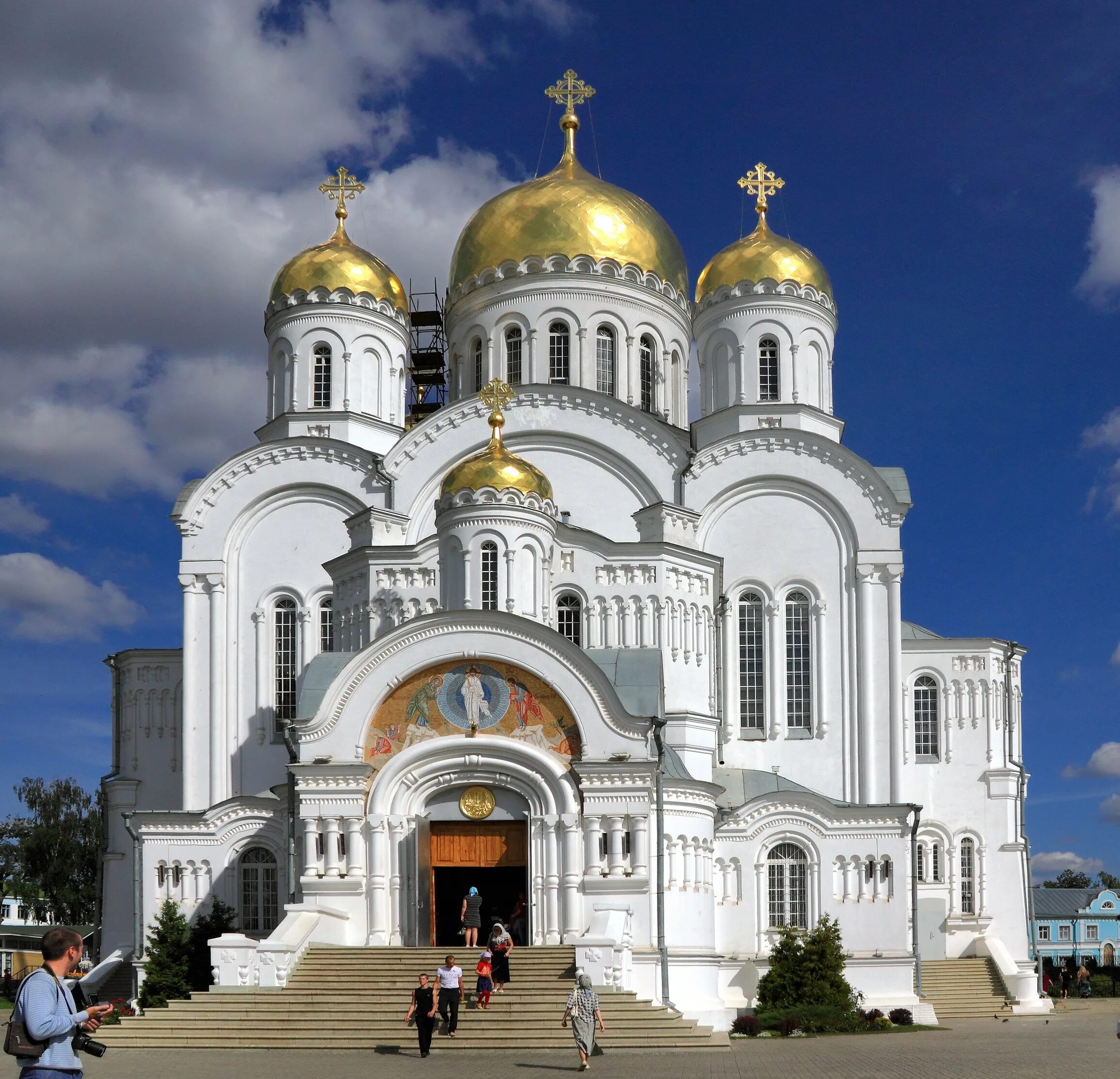 Самый крупный православный монастырь. Свято-Троицкий Серафимо-Дивеевский монастырь.