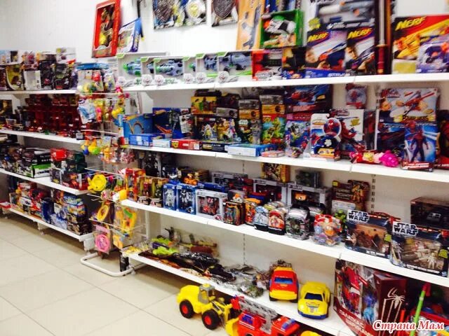 Где продается большая. Магазин игрушек рядом. Американские магазины игрушек. Детский магазин игрушек рядом. Идеи для магазина игрушек.