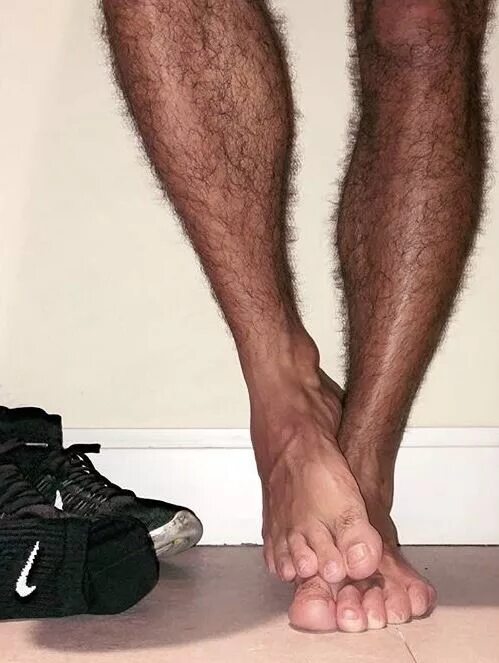 Сильно волосатые ноги