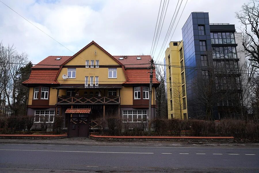 Светлогорский городской суд калининградской области сайт. Дом Алиханова Светлогорск. Светлогорск суд Калининградское шоссе. Этажность Отрадное. Дом китобоя Калининград.