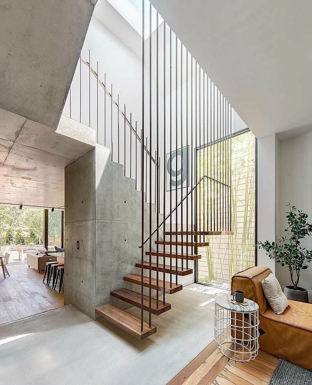 Пролет стены. Современные лестницы. Лестница в интерьере. Современная лестница в доме. Лестница в доме в современном стиле.