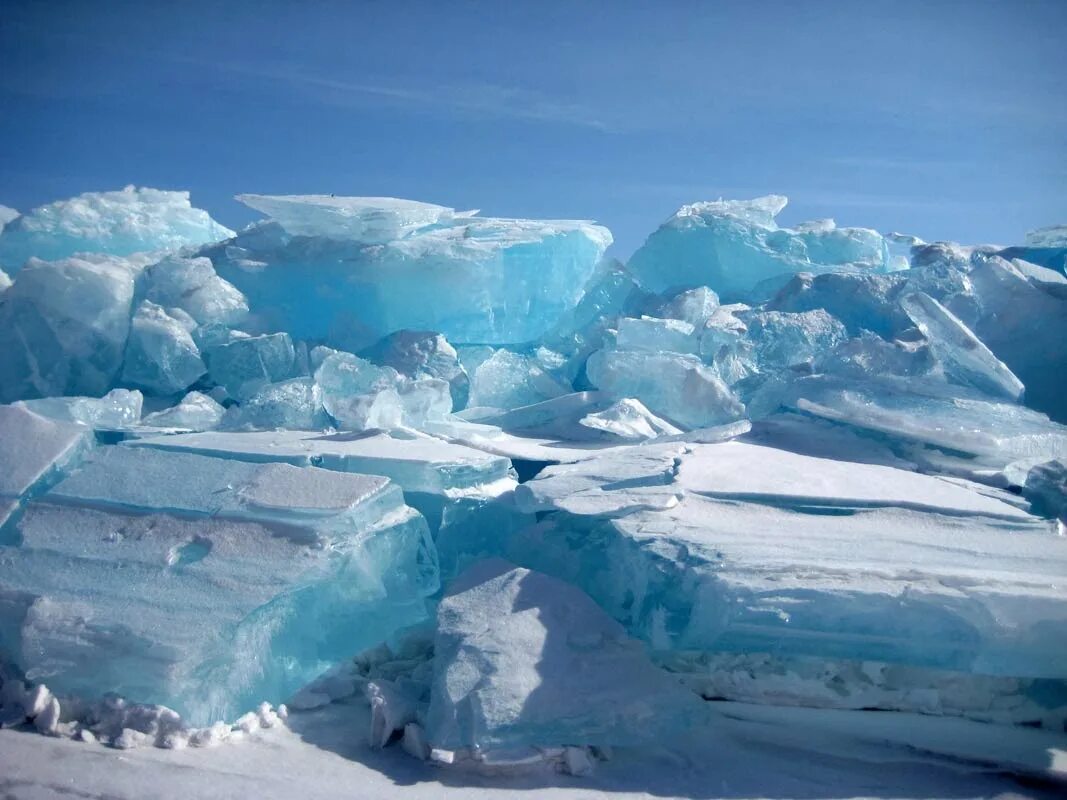Выражение ледяное молчание впр. Выражение-ледяное молчание объяснение. Ледяное выражение. Зимний байкал. Ледяные торосы на байкале.