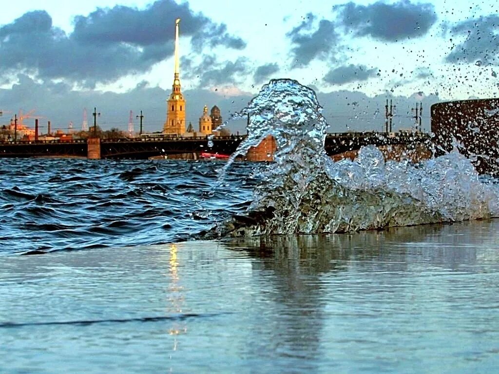 Санкт петербург уйдет под воду. Река нева наводнение. нева наводнение. наводнение на неве в санкт-петербурге. город ленинград финский залив.