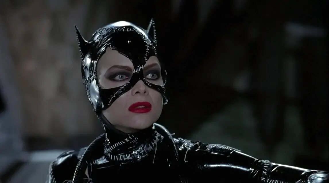 женщина с кошкой. код женщины кошки. селина кайл аркхем сити. статуэтка женщина кошка. селина кайл аркхем сити 18.