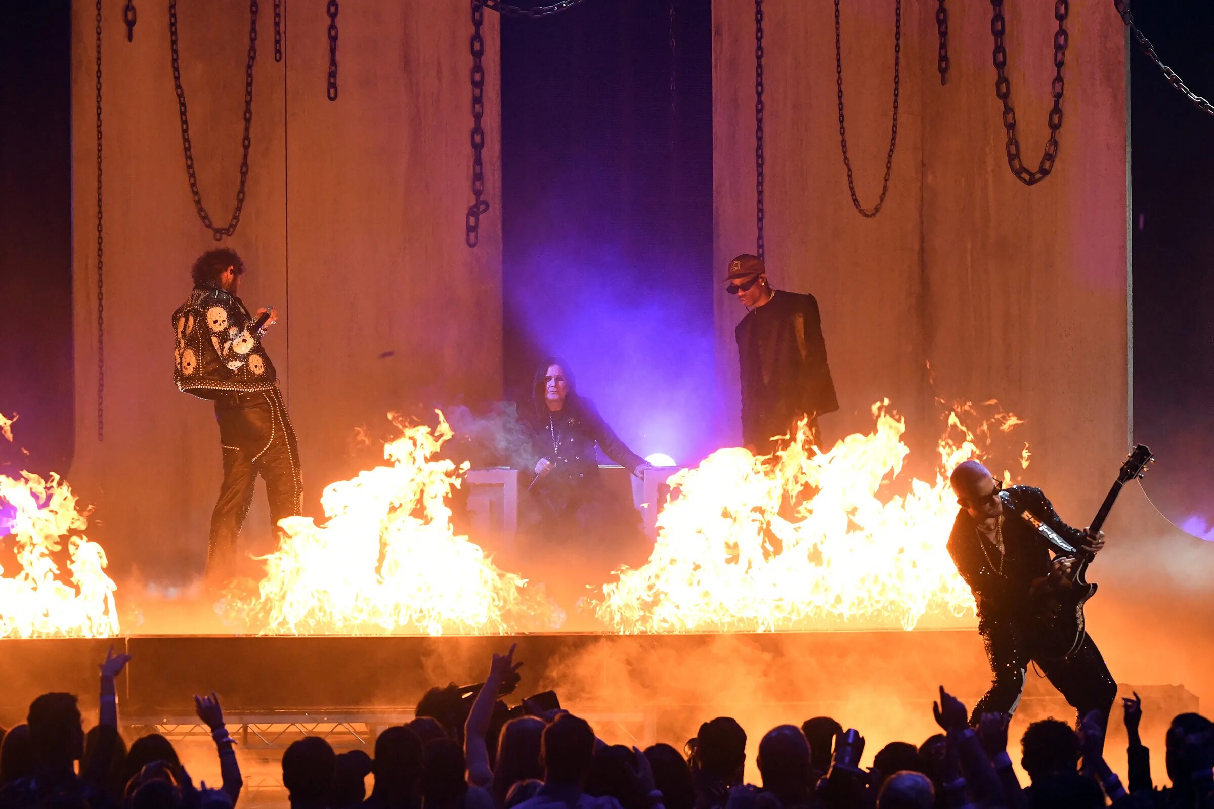 Отмена концерта. Ноли погибают на сцене. Рианна упала со скутера. Падение на сцене. Ноли погибают на сцене.