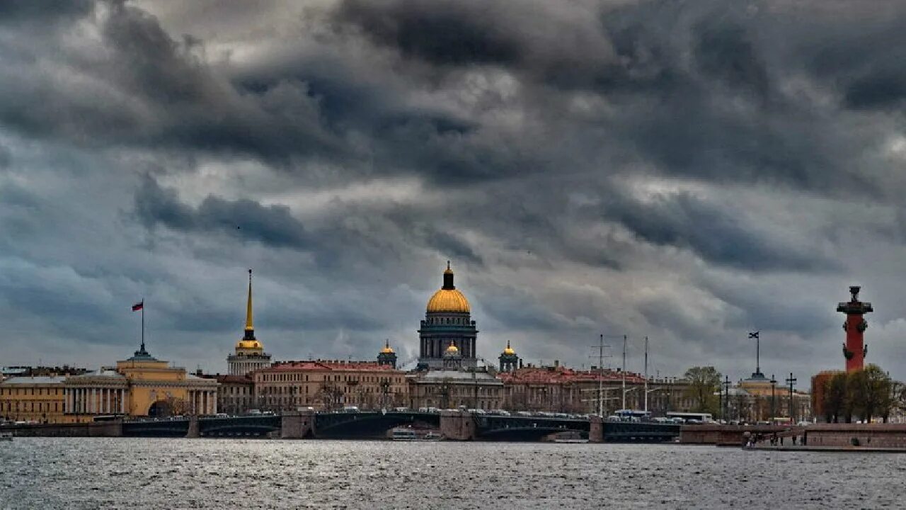 Серый Питер СПБ Петербург. Хмурое небо Питера. Пасмурное небо в Питере.