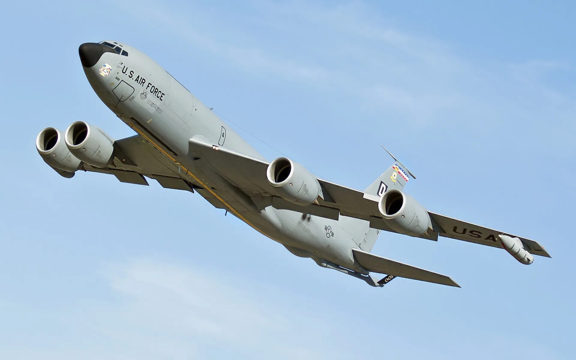 Самолет с 4 реактивными двигателями. Kc-135 stratotanker. самолет-заправщик кс-135. boeing kc-135r stratotanker. kc-135 заправщик.