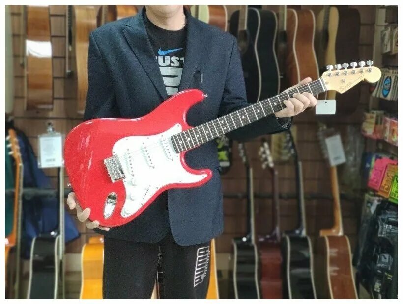 Squier mm stratocaster. Fender Stratocaster mm hard Tail. Fender Squier mm hard Tail Red. Электрогитара Fender mm Stratocaster hard Tail Red. Электро Fender Squier mm Stratocaster hard Tail Red электрогитара, цвет красный.