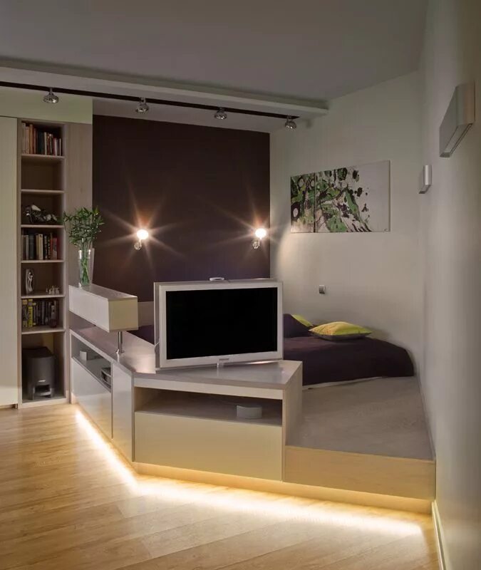 2 телевизора в 1 комнате. Интерьер однокомнатной квартиры. Мебель для однокомнатной квартиры. Интерьер маленькой квартиры. Телевизор в однокомнатной квартире.