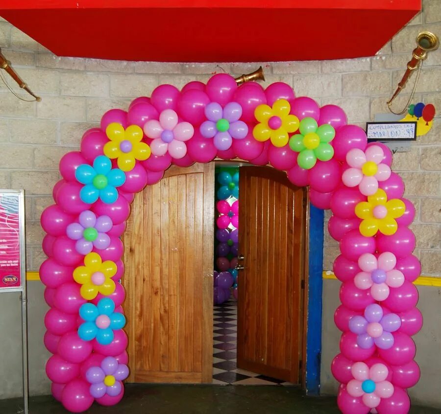 Арка из шаров детская. Арка из воздушных шаров. Украшение шарами арка. Арка из шаров на день рождения. Цветочная арка из воздушных шаров.