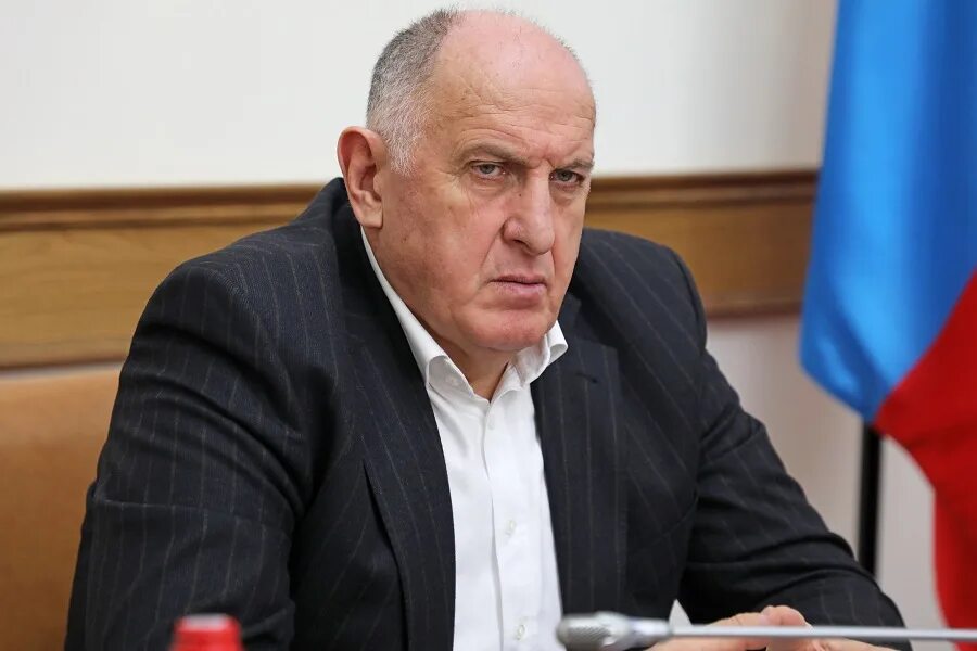 Абдулмуслимов абдулмуслим мухудинович. Председатель правительства республики дагестан абдулмуслимов. тавбиев абдулмуслим. курбаналиев абдулмуслим магомедович депутат.