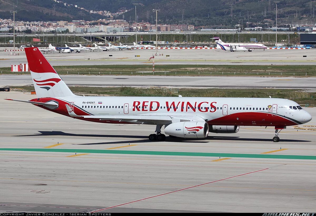 Red wings пхукет отзывы. Боинг 737 red wings. боинг 747 ред вингс. катастрофа ту 204 100 red wings. б-767 редвингс.