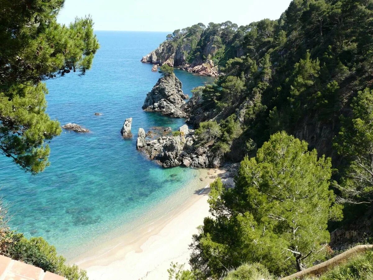 Дикие побережья. Берег моря. Испания, средиземноморье, аликанте. Лагуна на острове торрес. Дикие побережья.