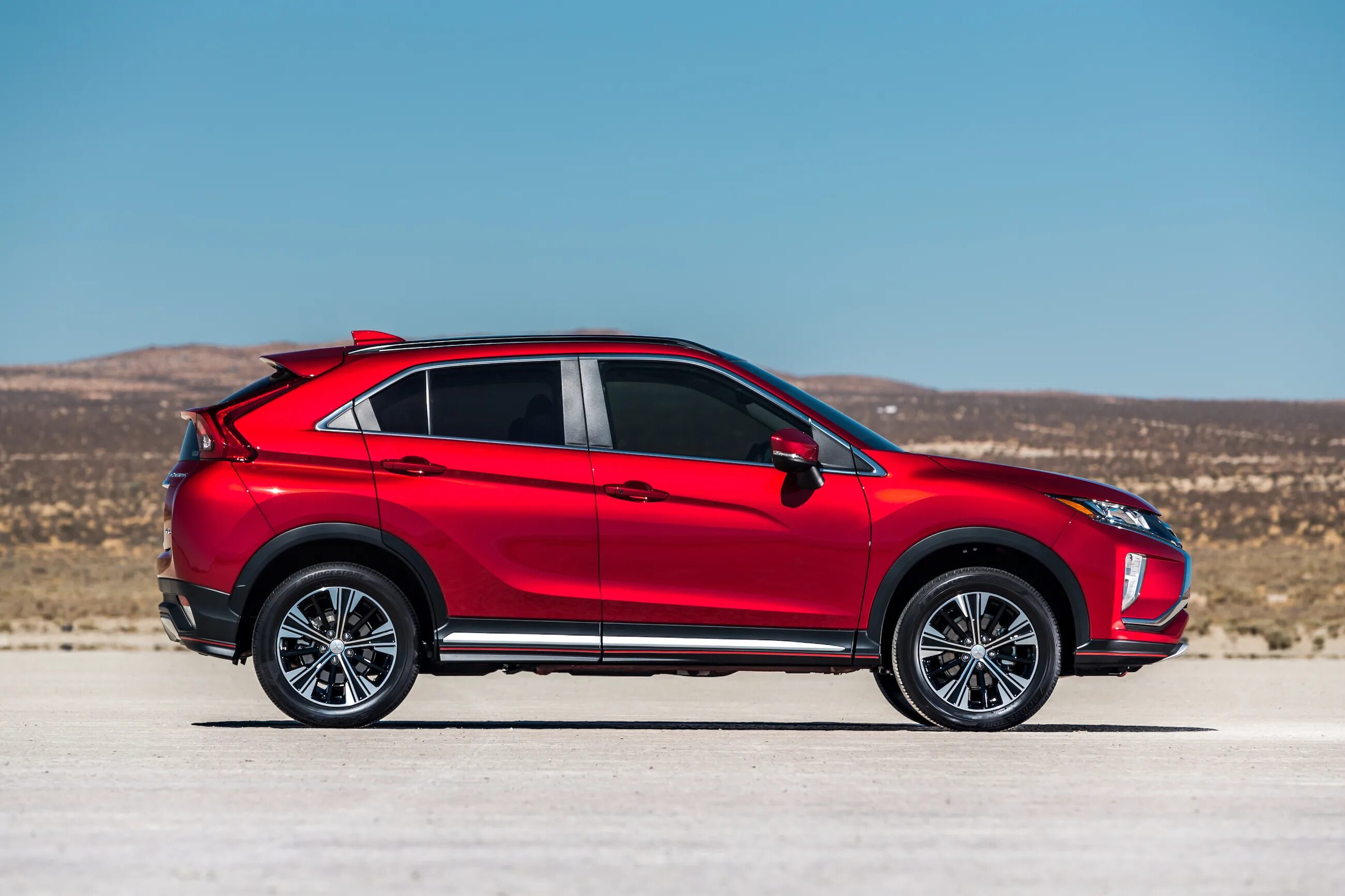 Митсубиси эклипс кросс 2018. Mitsubishi eclipse cross. машина mitsubishi eclipse cross. митсубиси eclipse cross.