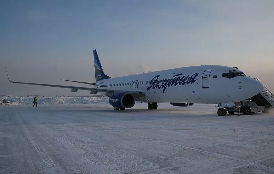 Авиакомпания Якутия Боинг 737-800. Боинг 737 авиакомпания Якутия. Boeing 737-700 Якутия. Боинг 737 якутские авиалинии.