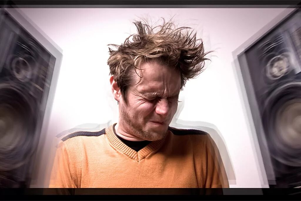 Громкий человек. Громкий звонкий звук. Громкий звук. Шум. Очень громкий звук.