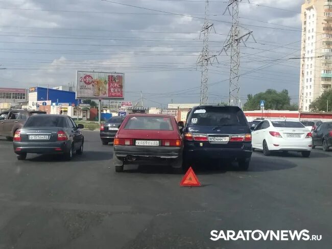 Тархова проспект Строителей. Авария на проспекте Строителей города Иваново вчера. Остановка проспект Строителей / улица Тархова в Саратове. Авария на пр Строителей Иваново. Выезд на ленинский