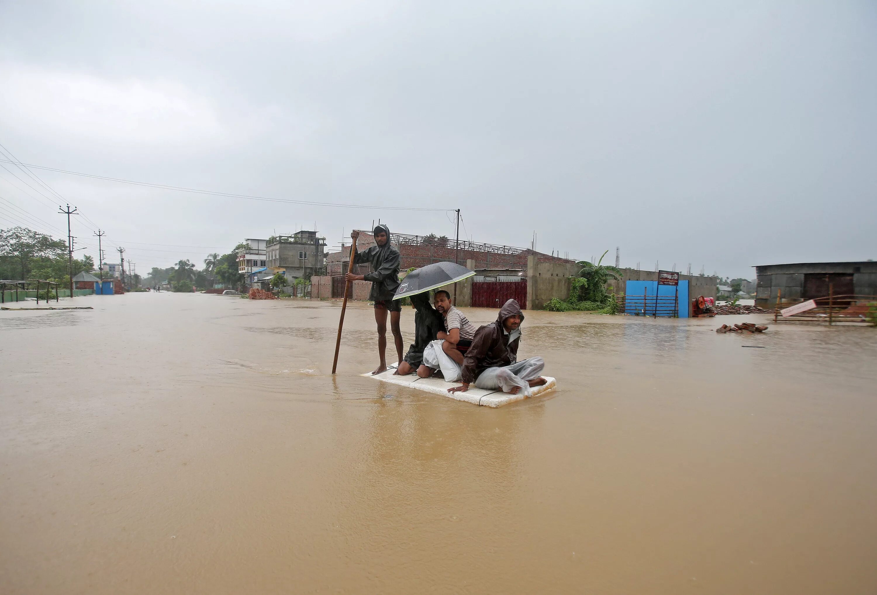 Наводнение в арабских эмиратах. Муссонные дожди в Индии 2021. Наводнения в Азии 2017. Муссонные ливни в Малайзии.