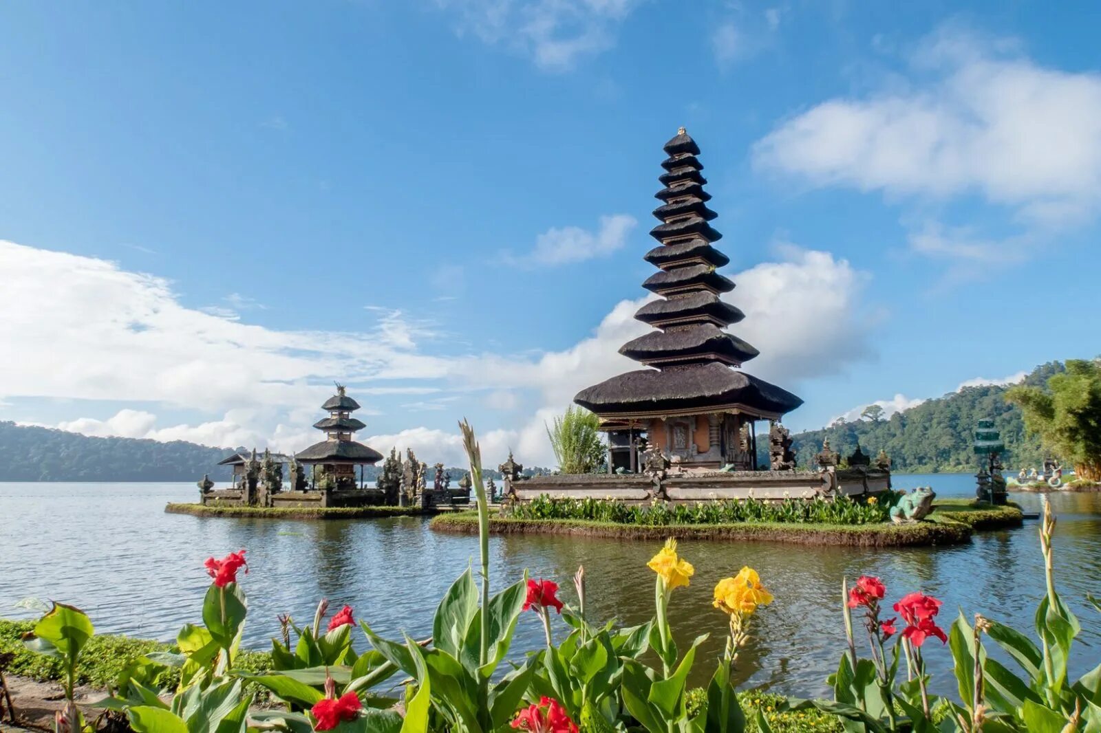 Бали большой. Храм pura ulun danu batur. индонезия бали. пура улун дану. бали (остров в малайском архипелаге).