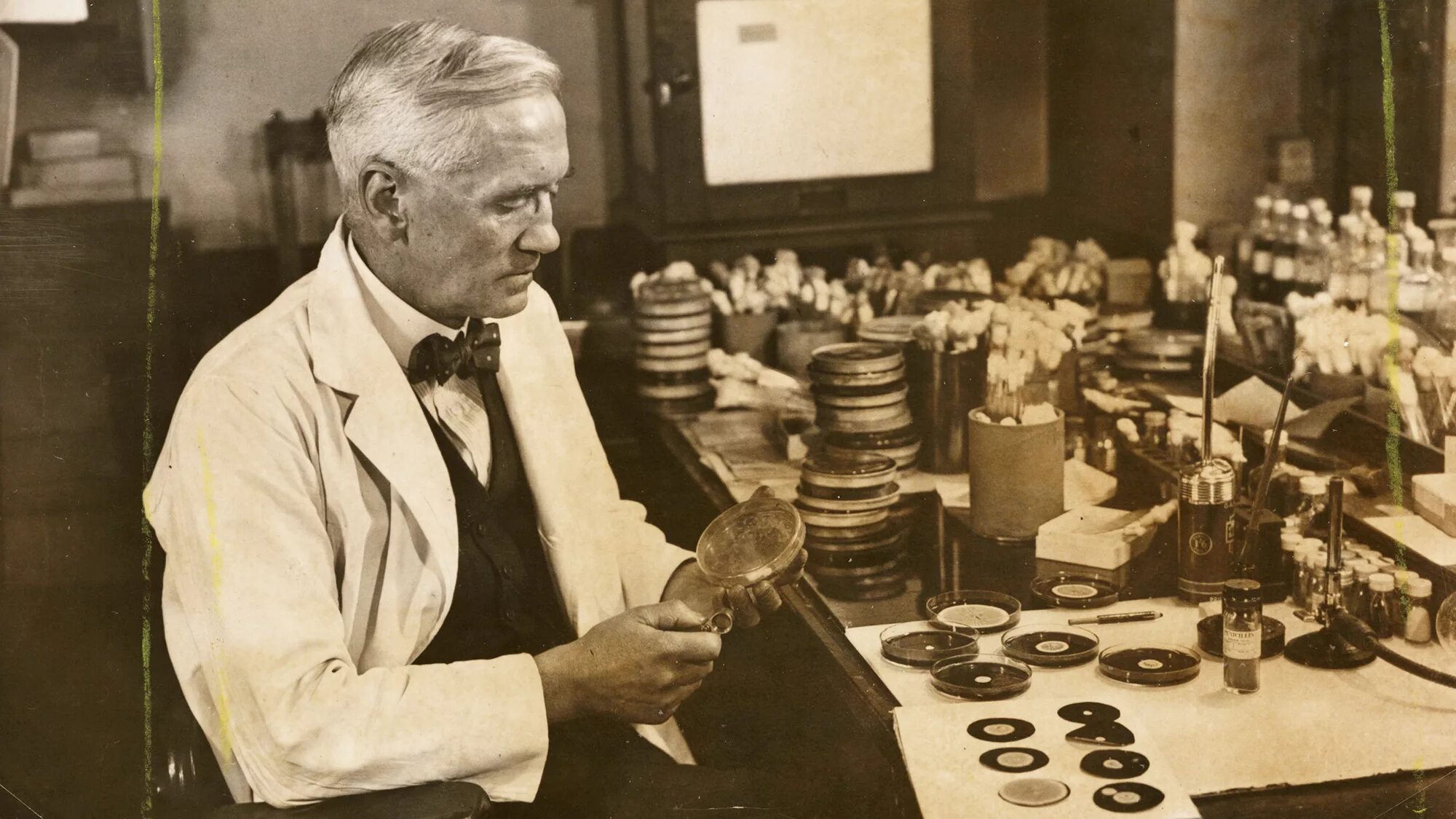 1928 пенициллин. Alexander Fleming. Alexander Fleming penicillin.