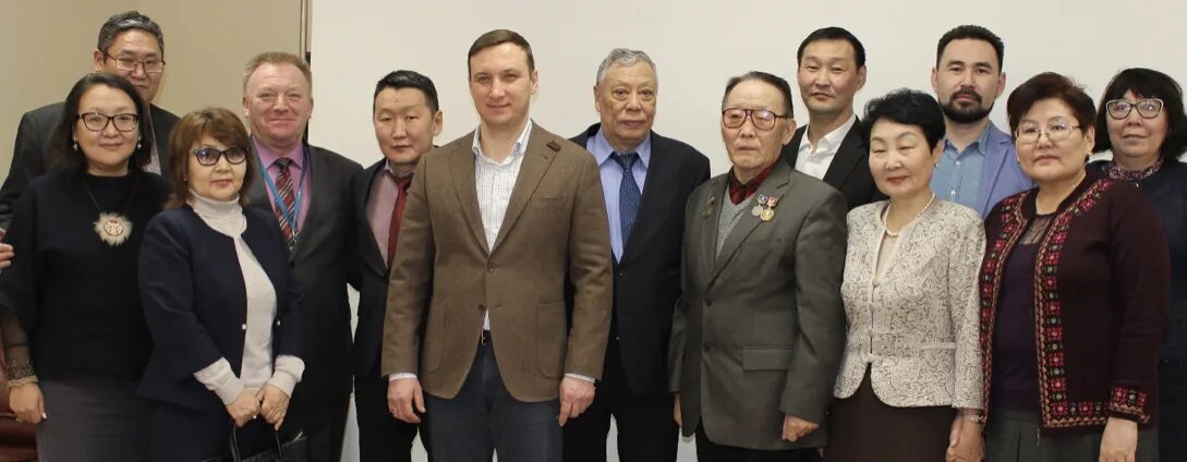 Ру. Аартык информационный сайт якутск. Якутоптторг. Министр образования якутии 1990 о2000. Петр гоголев якутия.