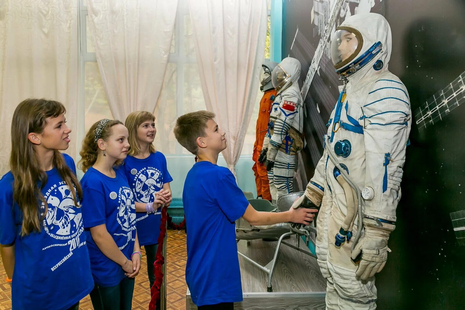 Мы космический отряд. Орлёнок лагерь космонавтики. Детский лагерь космос. Космическая игровая программа. Современные космонавты.