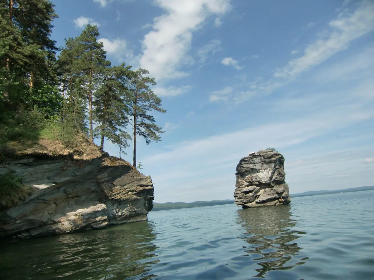 Большой камень озера. Шайтан камень на озере Иткуль. Иткуль (озеро, Челябинская область). Озеро Иткуль верхний Уфалей. Озеро Иткуль Урал.